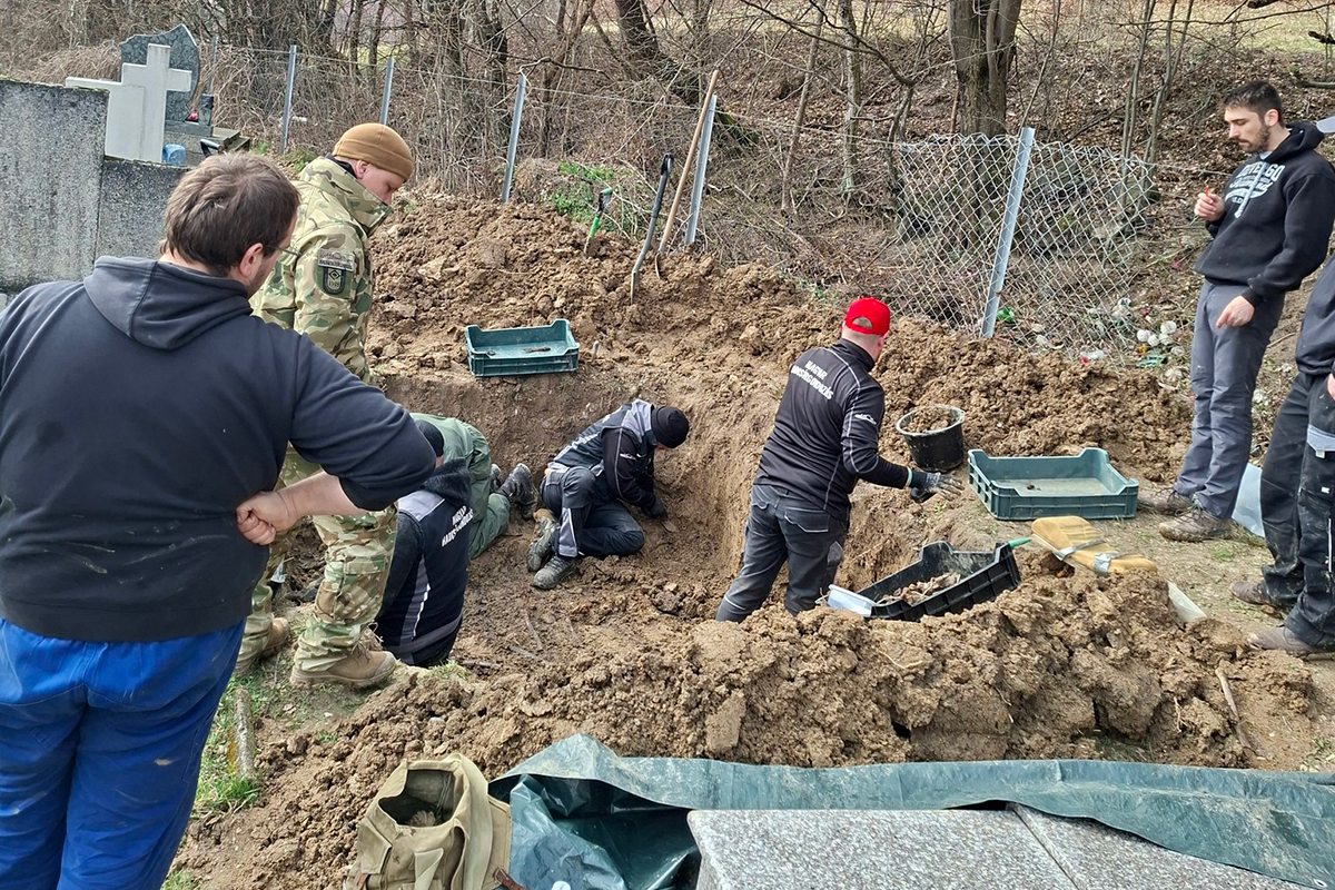 Hollóháza: A hősöket tisztelni, becsülni kell